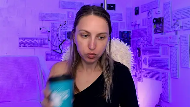 Snapshot of ErinWise chatting on 4, 8, 2026 ErinWise online show from 4, 8, 2026