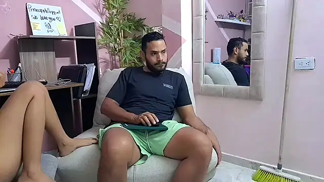 Pineappleflipped online show from 3, 8, 2026