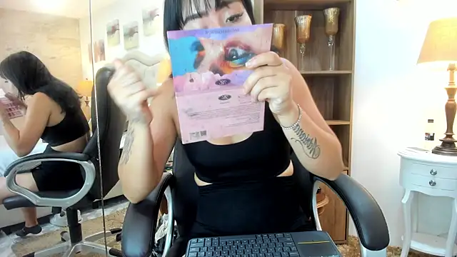 Snapshot of Luna_black19 chatting on 9, 7, 2026 Luna black19 online show from 9, 7, 2026