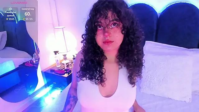 Snapshot of __Izumii__ chatting on 2, 8, 2026 Izumii online show from 2, 8, 2026