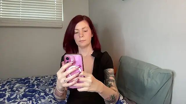 LylaFrost online show from 24, 7, 2026