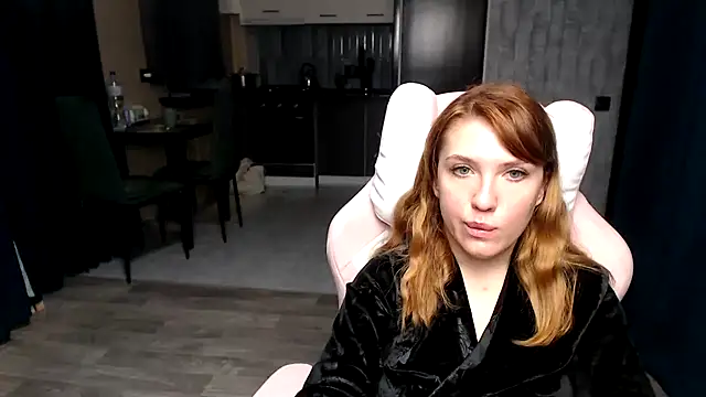 Reginasmilee online show from 7, 11, 2025