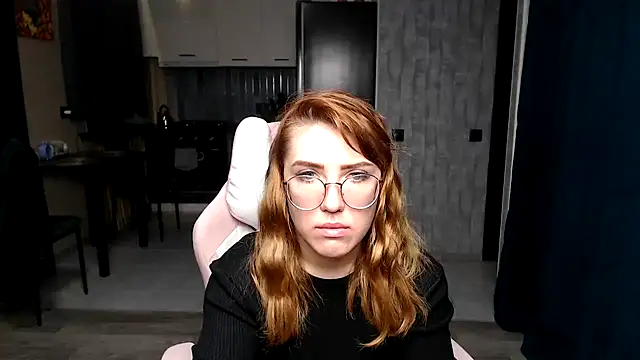 Reginasmilee online show from 18, 11, 2025