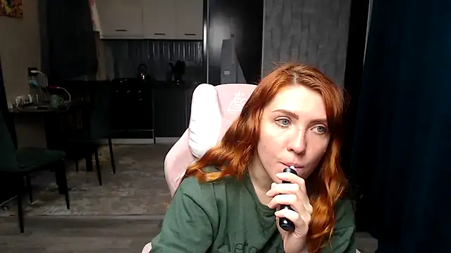 Reginasmilee online show from 10, 4, 2026