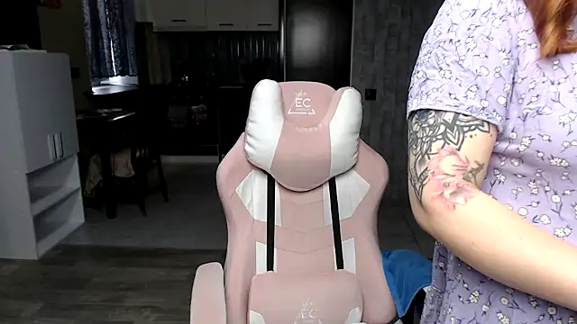 Reginasmilee online show from 7, 10, 2025