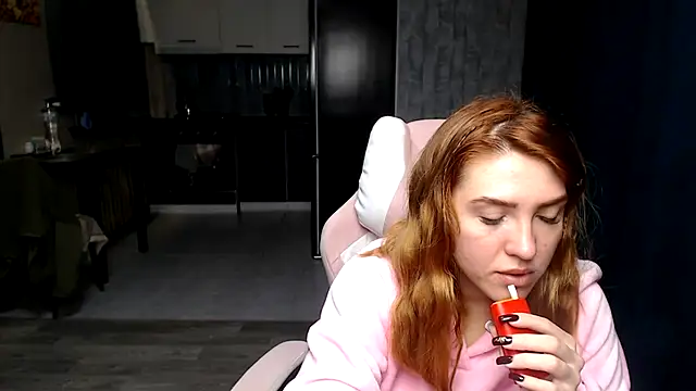 Reginasmilee online show from 28, 10, 2025