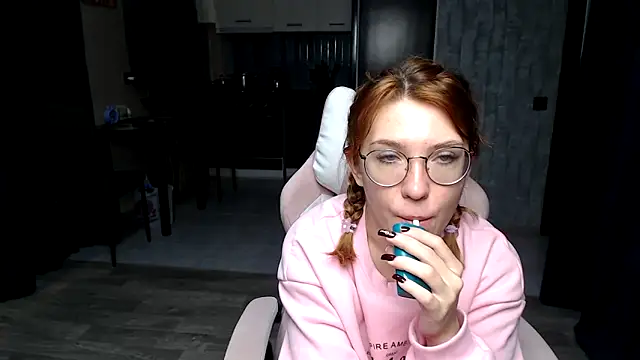 Reginasmilee online show from 10, 11, 2025