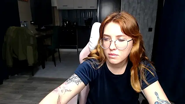 Reginasmilee online show from 5, 11, 2025