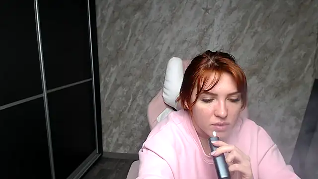 Reginasmilee online show from 5, 2, 2026