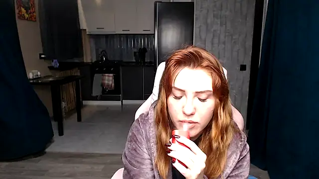 Reginasmilee online show from 19, 10, 2025