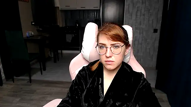 Reginasmilee online show from 13, 11, 2025