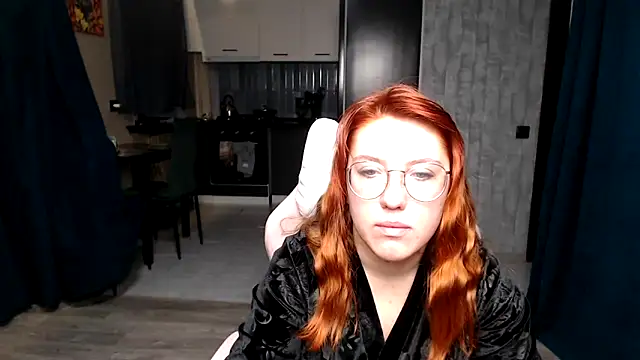 Reginasmilee online show from 2, 12, 2025