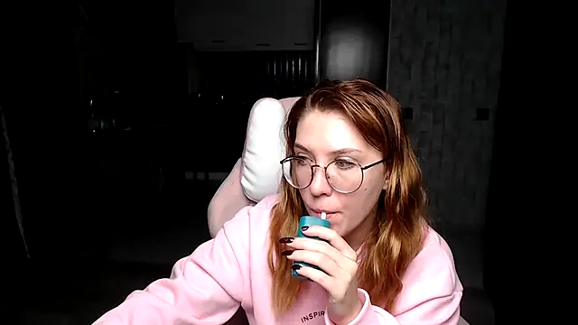 Reginasmilee online show from 9, 11, 2025