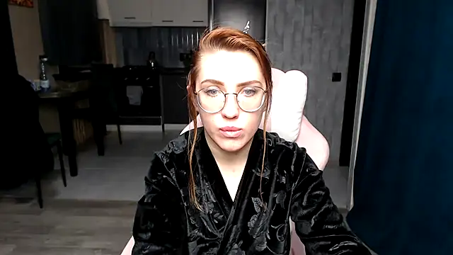 Reginasmilee online show from 15, 11, 2025