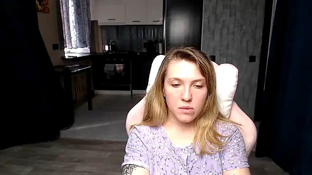 Reginasmilee online show from 23, 9, 2025