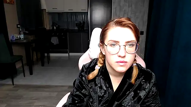 Reginasmilee online show from 14, 11, 2025