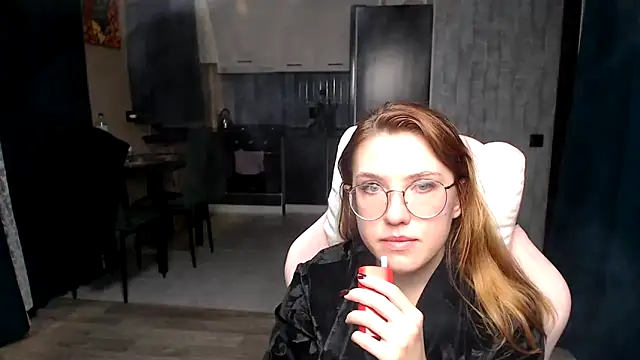 Reginasmilee online show from 8, 11, 2025