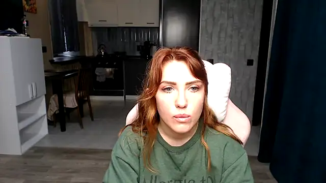 Reginasmilee online show from 9, 10, 2025