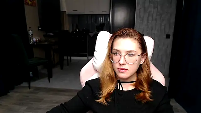 Reginasmilee online show from 6, 11, 2025