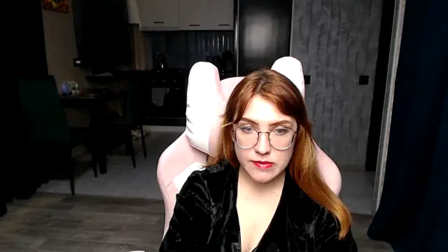 Reginasmilee online show from 12, 11, 2025