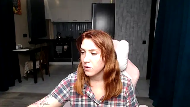 Reginasmilee online show from 5, 10, 2025