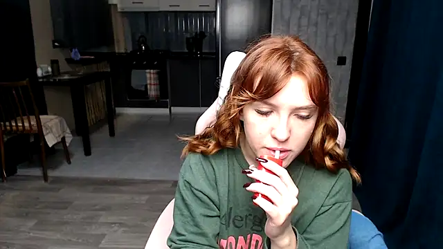 Reginasmilee online show from 17, 10, 2025