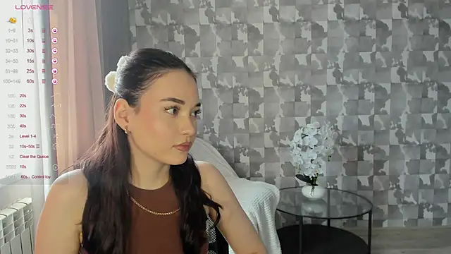 Snapshot of E_mil_y chatting on 24, 6, 2026 E mil y online show from 24, 6, 2026