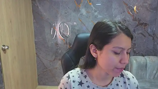 Snapshot of sophie_rose_cn chatting on 2, 7, 2026 sophie rose cn online show from 2, 7, 2026