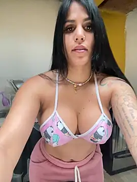 Snapshot of chiquiscaro chatting on 8, 8, 2026 chiquiscaro online show from 8, 8, 2026