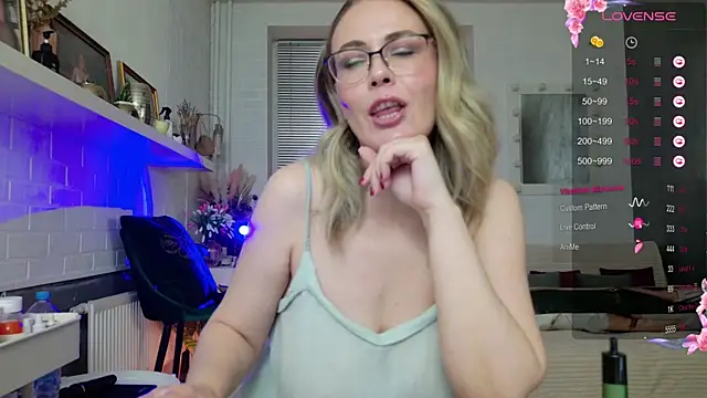 Snapshot of BeautyeyesLovely chatting on 27, 11, 2025 BeautyeyesLovely online show from 27, 11, 2025