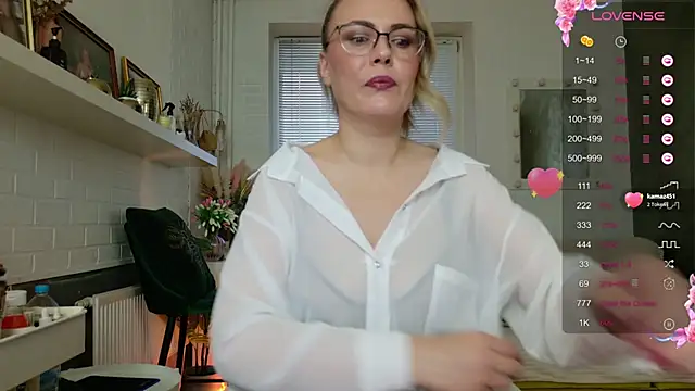 Snapshot of BeautyeyesLovely chatting on 26, 11, 2025 BeautyeyesLovely online show from 26, 11, 2025