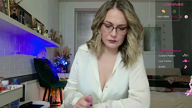 Snapshot of BeautyeyesLovely chatting on 29, 11, 2025 BeautyeyesLovely online show from 29, 11, 2025