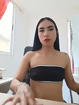 Halliesturner online show from 29, 6, 2026