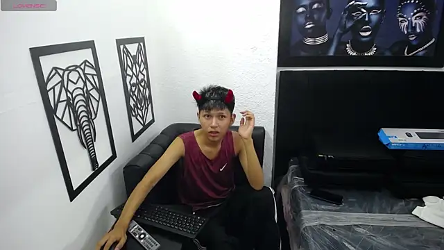 Crist Angel online show from 3, 7, 2026