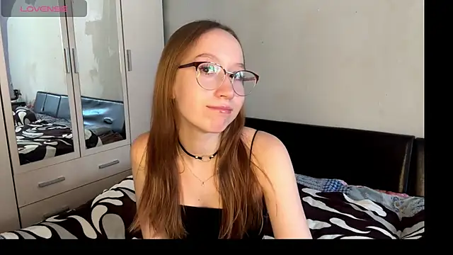 Snapshot of Maxine_X chatting on 4, 7, 2026 Maxine X online show from 4, 7, 2026