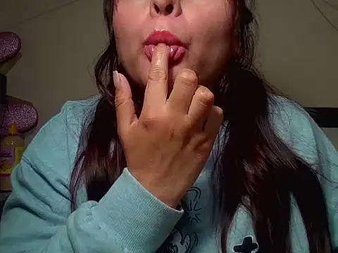 LauDiazzz94 online show from 7, 7, 2026