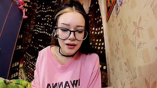 HoneyMolly  online show from 13, 7, 2026