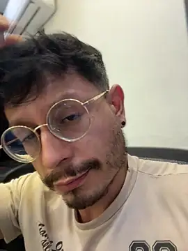 Snapshot of andrewlopezz chatting on 7, 7, 2026 andrewlopezz online show from 7, 7, 2026