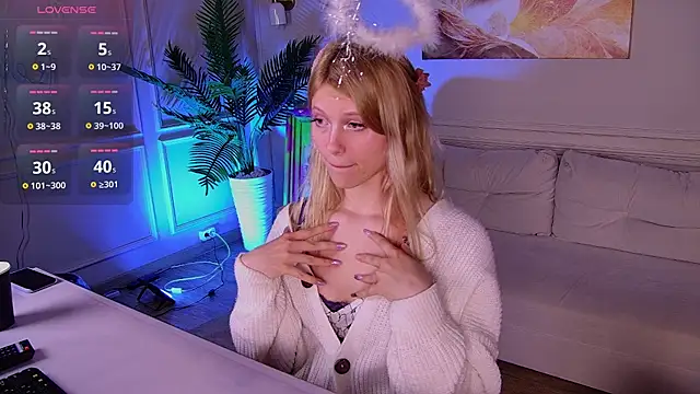 LanayaVerne online show from 4, 7, 2026
