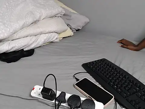 Snapshot of Bahati_pretty chatting on 4, 7, 2026 Bahati pretty online show from 4, 7, 2026