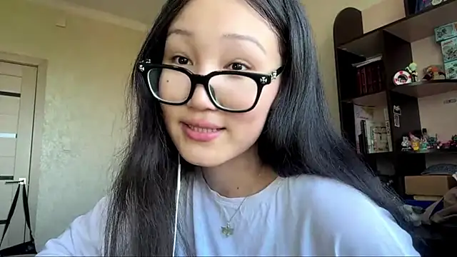 QueenOfCute online show from 6, 7, 2026