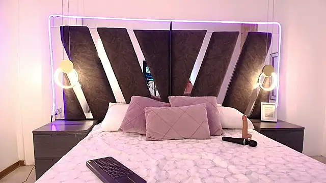 sophia lewis   online show from 6, 7, 2026