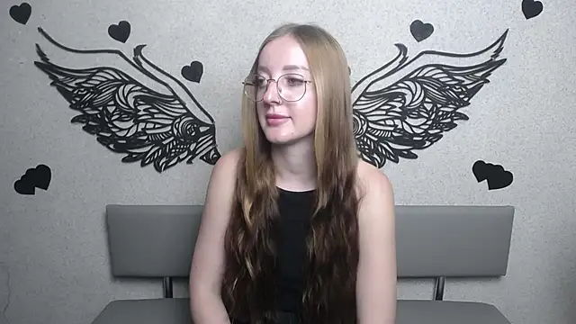 Snapshot of AnnaMills chatting on 10, 7, 2026 AnnaMills online show from 10, 7, 2026