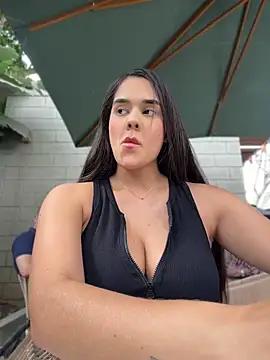 Snapshot of BellaLeclair_ chatting on 12, 7, 2026 BellaLeclair online show from 12, 7, 2026