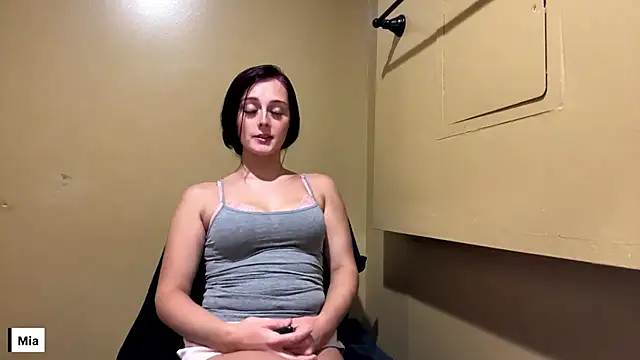 miaaellie online show from 15, 7, 2026