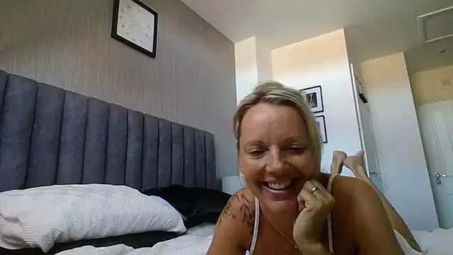 Snapshot of SexpotPolly chatting on 11, 7, 2026 SexpotPolly online show from 11, 7, 2026