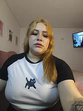 Snapshot of Kit_Cat chatting on 15, 7, 2026 Kit Cat online show from 15, 7, 2026