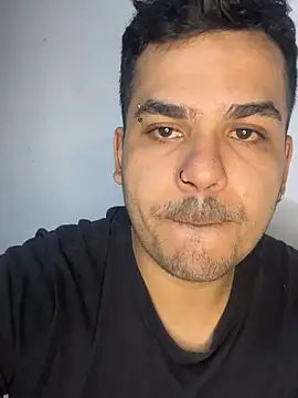 Snapshot of LatinBearX chatting on 9, 7, 2026 LatinBearX online show from 9, 7, 2026