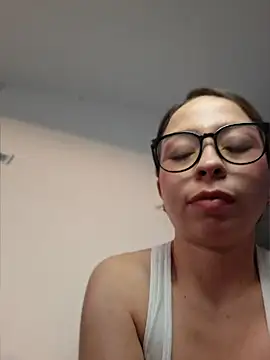 LuluBerry7 online show from 15, 7, 2026