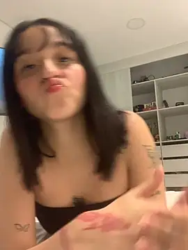 Snapshot of ruemi_rose chatting on 12, 7, 2026 ruemi rose online show from 12, 7, 2026